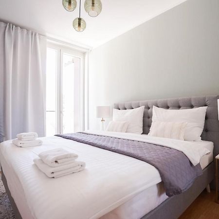 Exclusive 2-Bedroom Condo With Pool & Balcony Wien Eksteriør billede