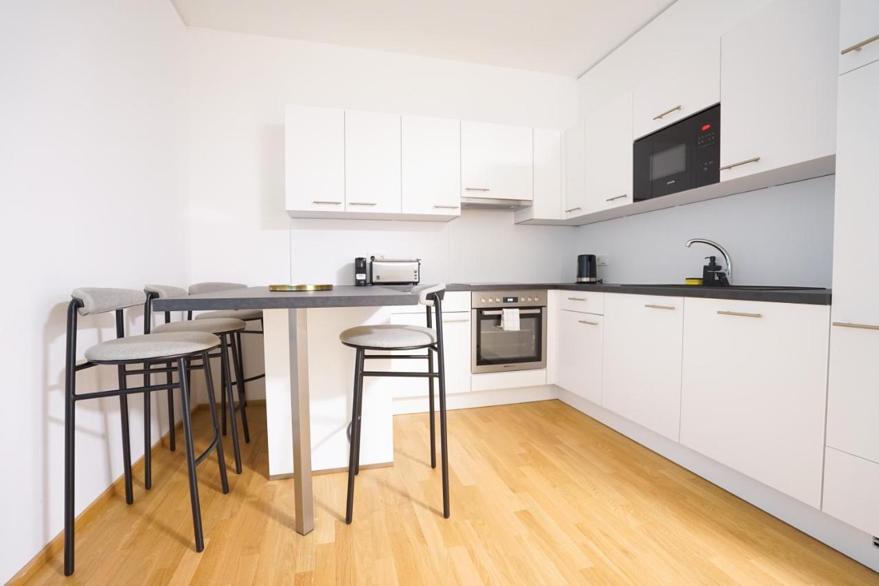 Exclusive 2-Bedroom Condo With Pool & Balcony Wien Eksteriør billede