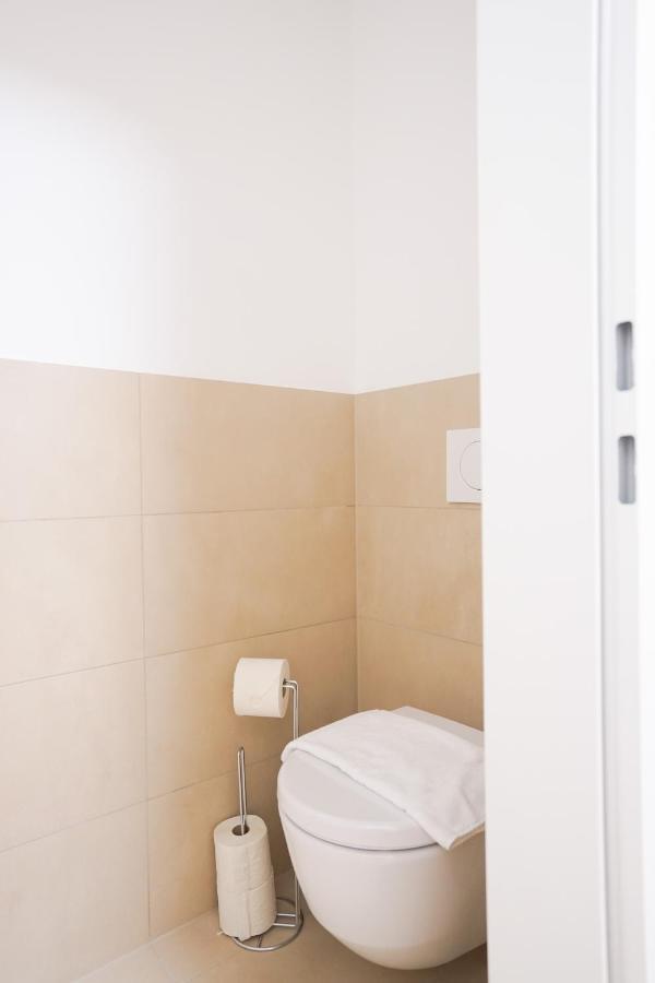 Exclusive 2-Bedroom Condo With Pool & Balcony Wien Eksteriør billede