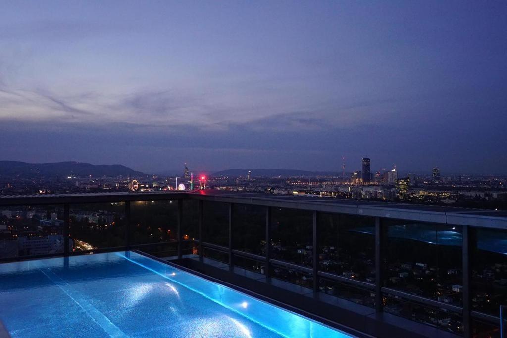 Exclusive 2-Bedroom Condo With Pool & Balcony Wien Eksteriør billede