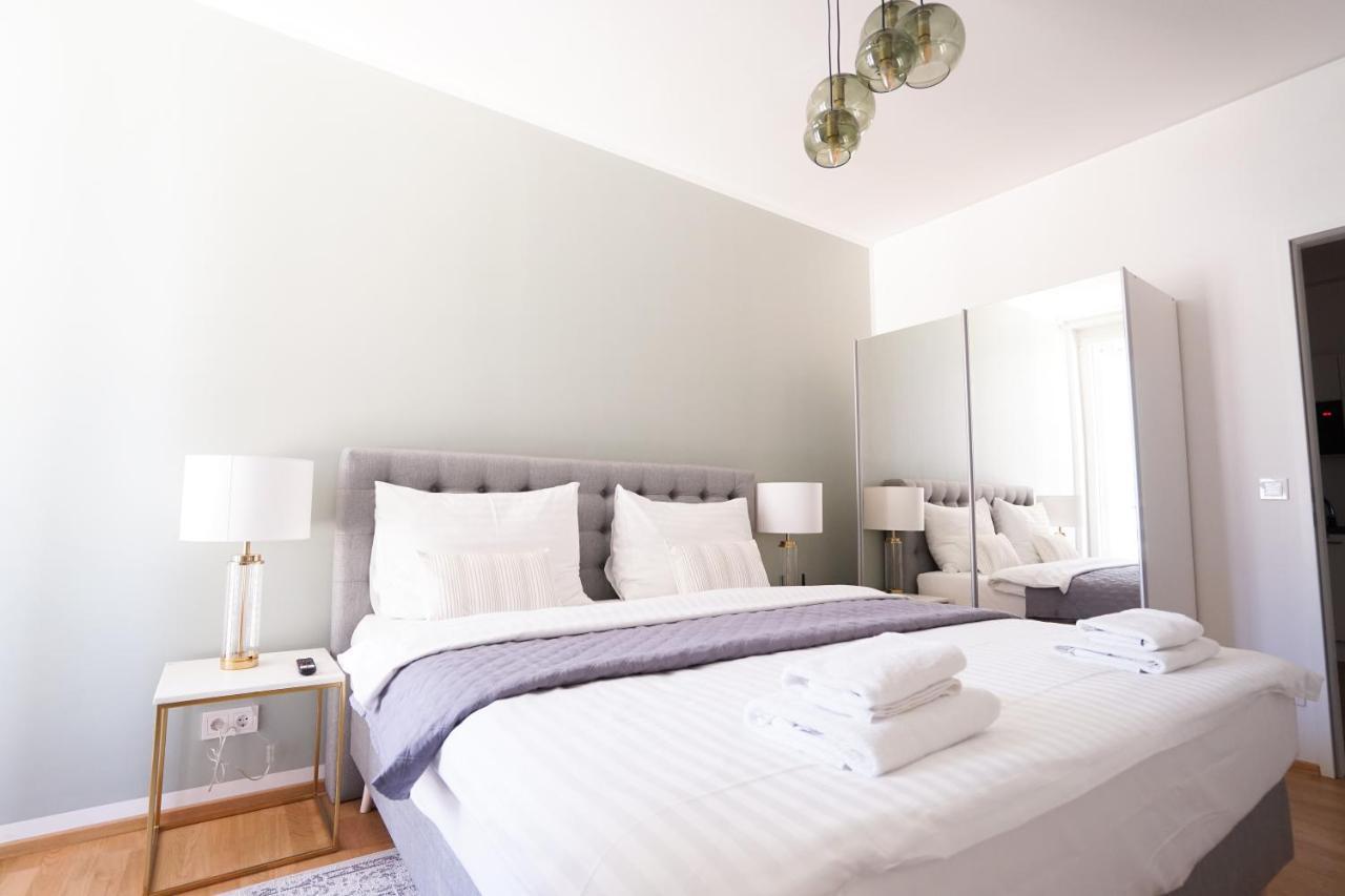 Exclusive 2-Bedroom Condo With Pool & Balcony Wien Eksteriør billede