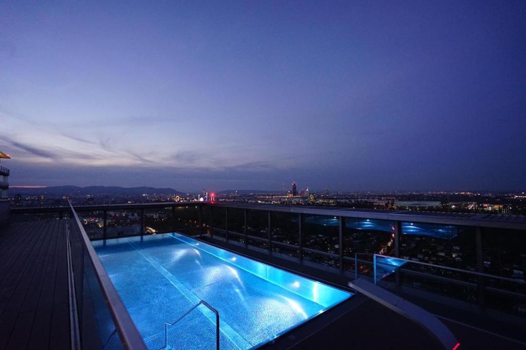 Exclusive 2-Bedroom Condo With Pool & Balcony Wien Eksteriør billede